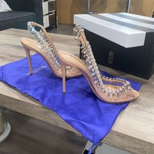 Only worn once. Very good condition.